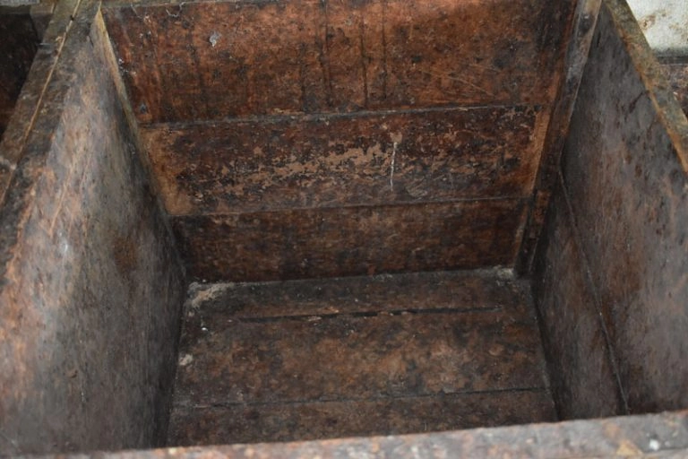 Porcelana cocoa fermentation process in wooden boxes
